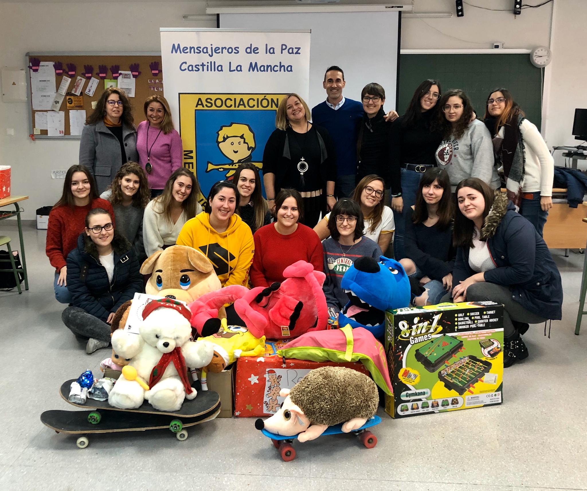 PRENSA – Clara María Valcarcel nos hace entrega de regalos